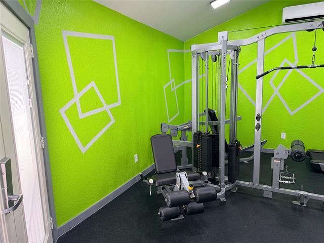 Building Photo - 2300 Bamboo Dr