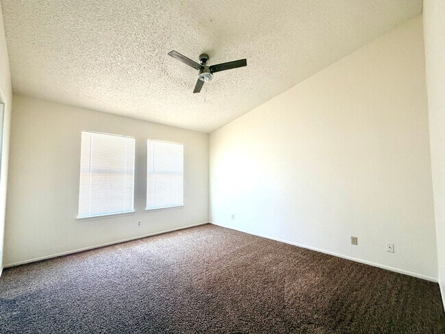 Building Photo - 8449 Viburnum Ave