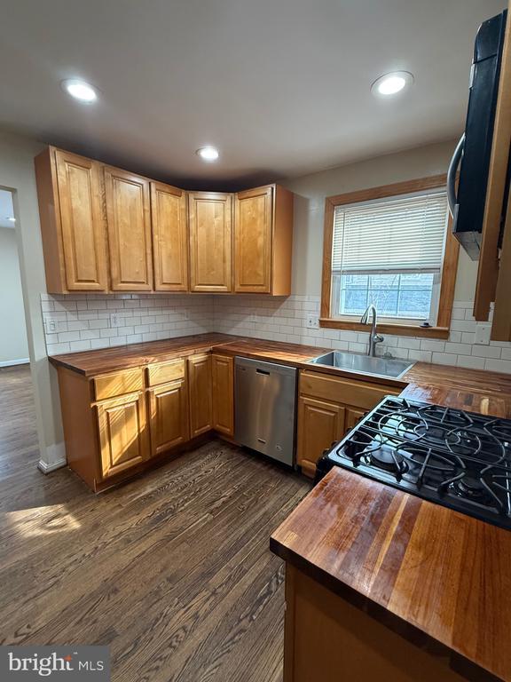 Building Photo - 2421 Ramblewood Dr