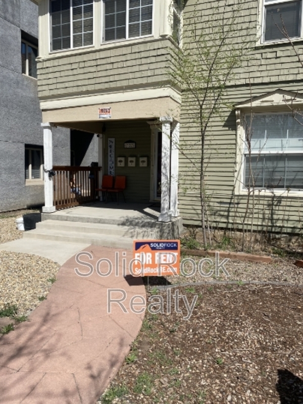 Building Photo - 727 N Weber St