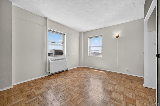 Building Photo - 6 Fordham Hill Oval