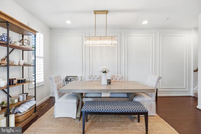 Building Photo - 11360 Sandhurst Pl