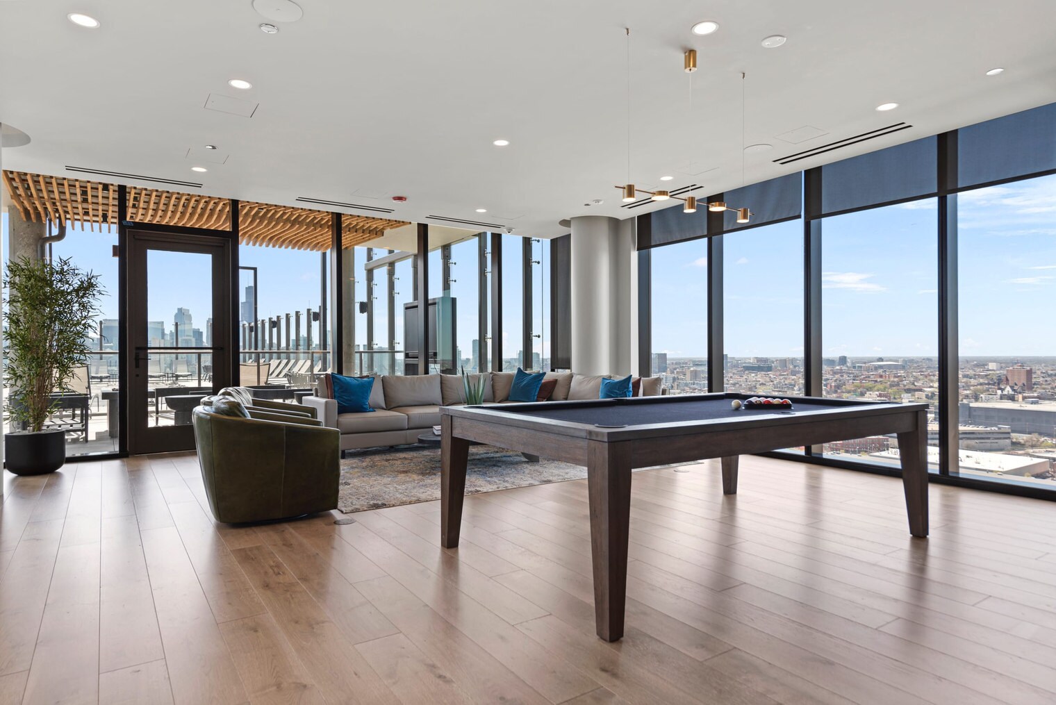 Building Photo - 901 W Blackhawk St