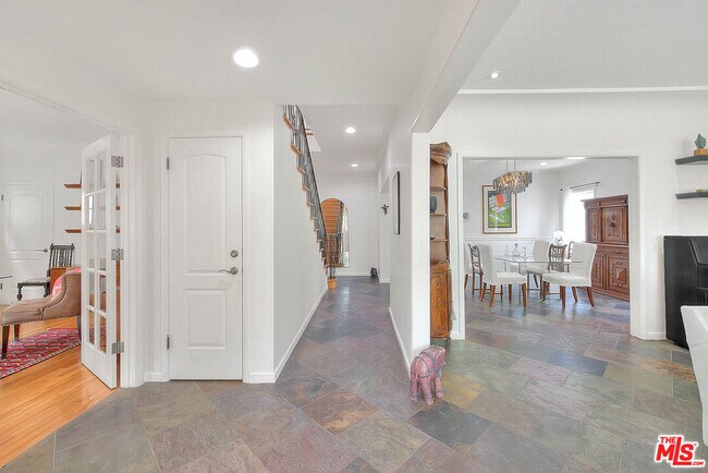 Building Photo - 2035 Thayer Ave