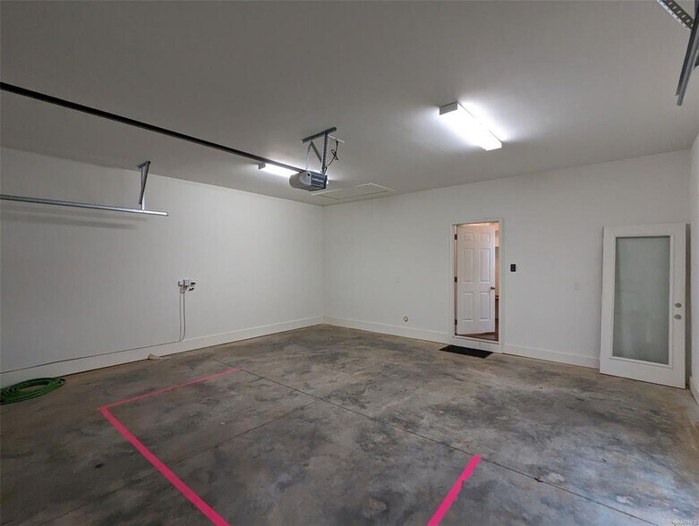 Building Photo - 3418 Lockwood Pl