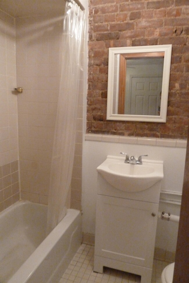 Building Photo - 936 Willow Ave