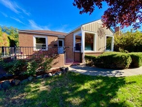 Building Photo - Darling Home in Historic Yakima Neighborhood