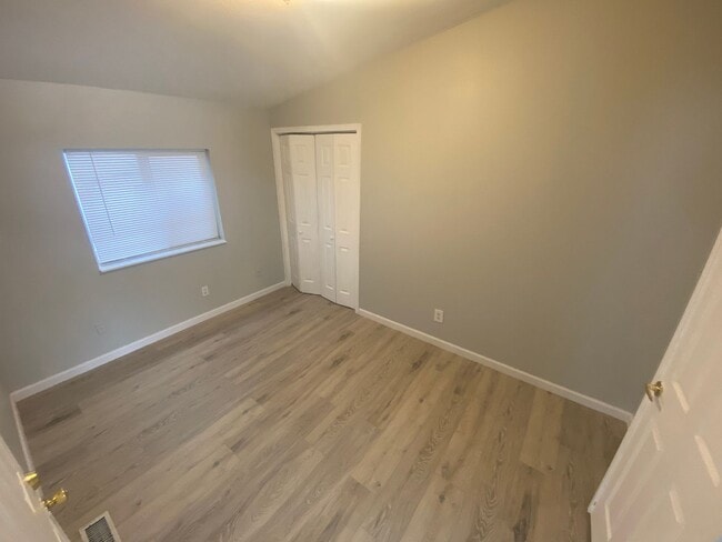 Building Photo - Updated 3 Bedroom / 2 Bath Mobile Home on ...