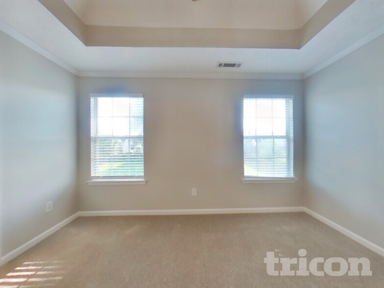 Building Photo - 660 Tipperary Rd