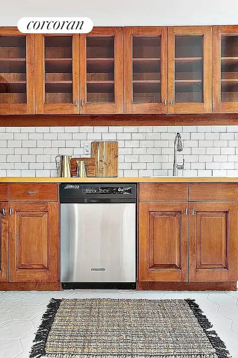 Building Photo - 159 W 13th St