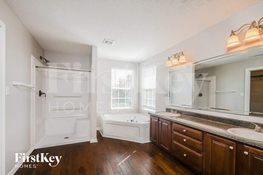 Building Photo - 10871 Monarch Springs Ct