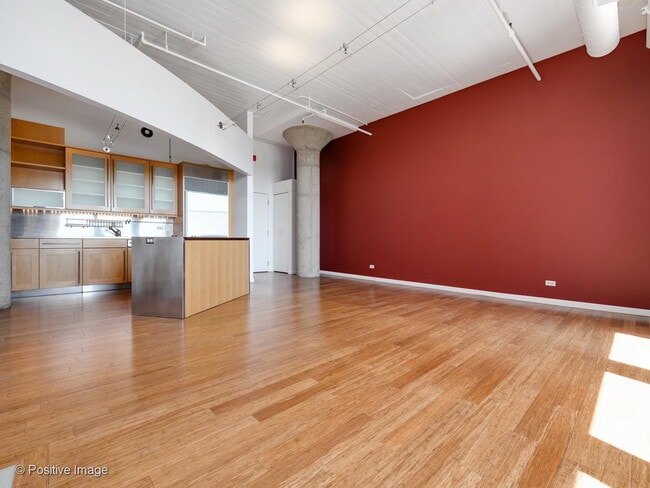 Building Photo - 728 W Jackson Blvd