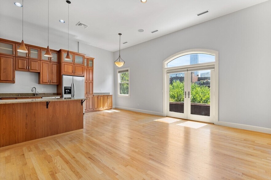 Building Photo - 403 Marlborough St