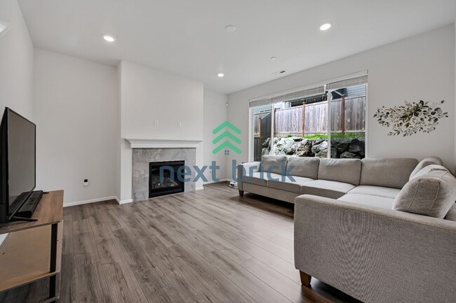 Building Photo - 909 Wyndham Pl