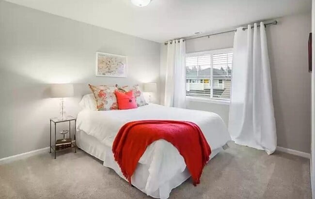 Building Photo - Gorgeous home with 4 Bedroom and 2.5 Bathroom