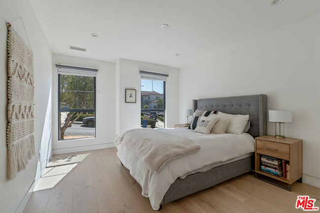 Building Photo - 5265 Dahlia Dr