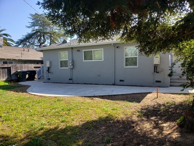 Building Photo - Beautiful Duplex Home near UC Davis Medical Center