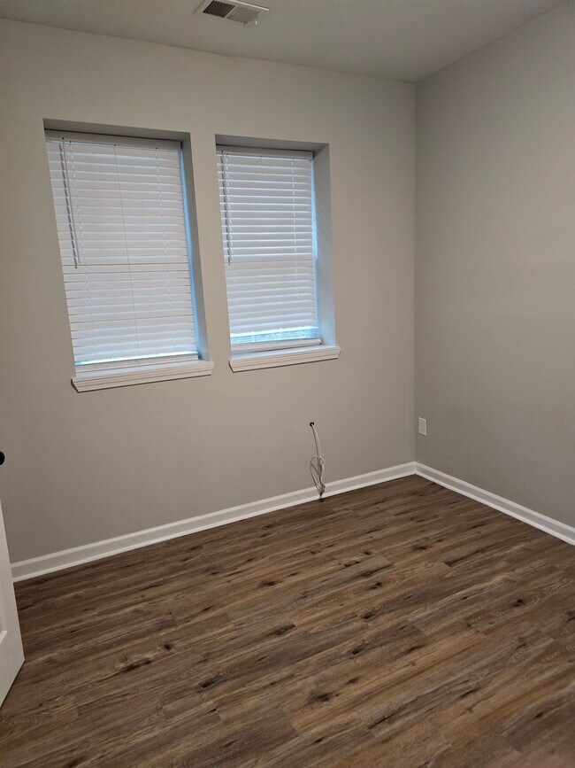 Building Photo - Macon Drive