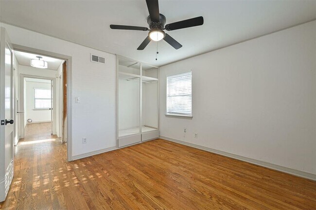 Building Photo - 2312 N Warren Ave