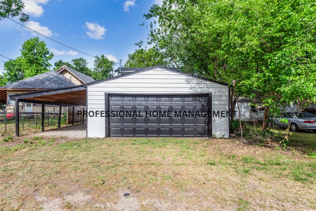 Building Photo - Beautifully updated 3 bedroom 1 1/2 bath h...