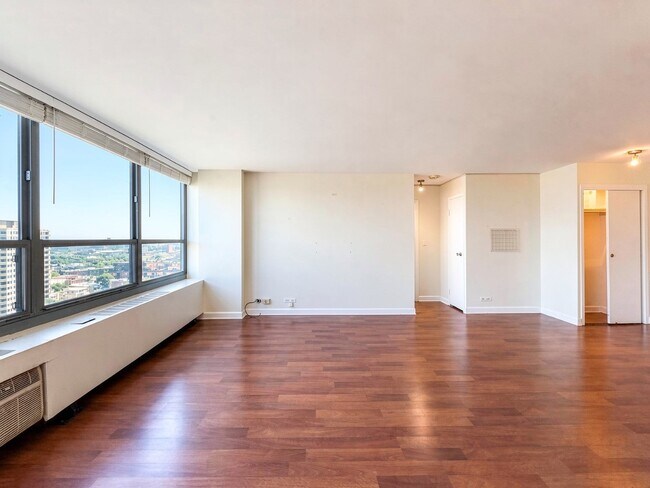 Building Photo - 3550 N Lake Shore Dr