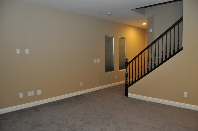 Building Photo - Fabulous 3 bedroom home in gated community!