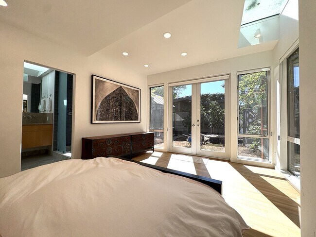 Building Photo - Modern Home availalble for lease in Menlo ...