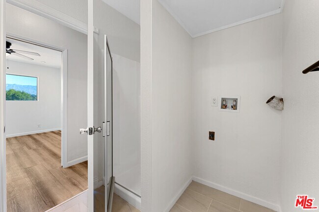 Building Photo - 5870 Benner St