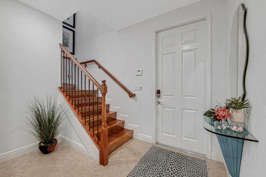 Building Photo - 9773 Bowline Dr