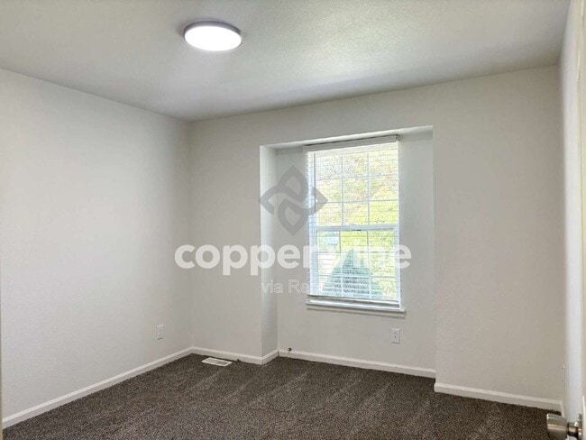 Building Photo - 700 4th St