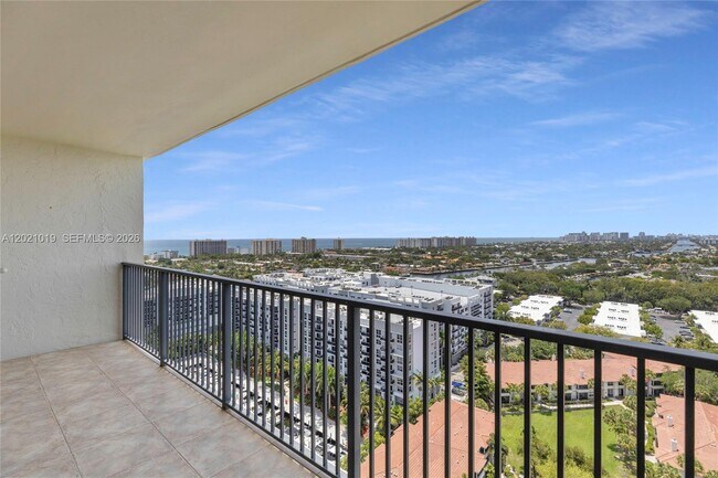 Building Photo - 3200 Port Royale Dr N
