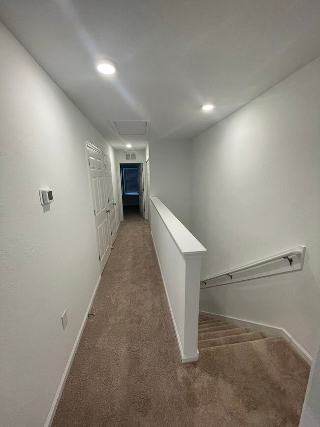 Building Photo - Newer Townhome for rent In Equinox West