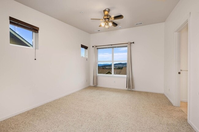 Building Photo - 93 Cougar Ridge Rd NW