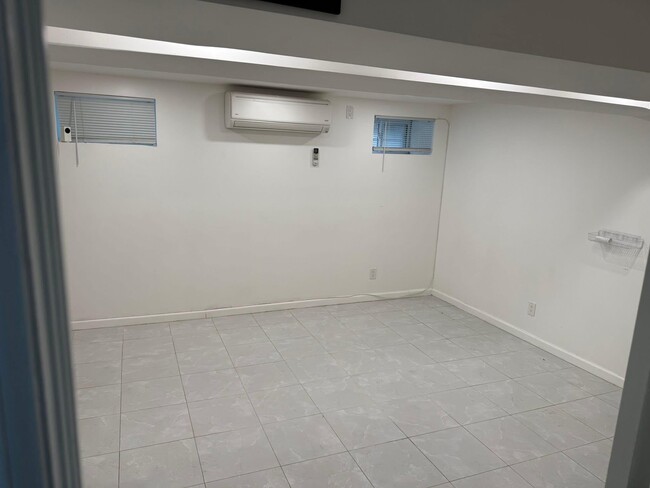 Building Photo - 1114 Wilcox Ave
