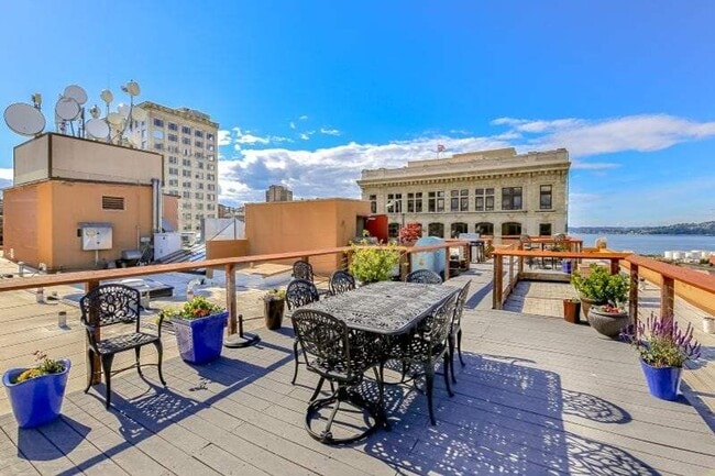 Building Photo - Beautiful Downtown Condo in Tacoma