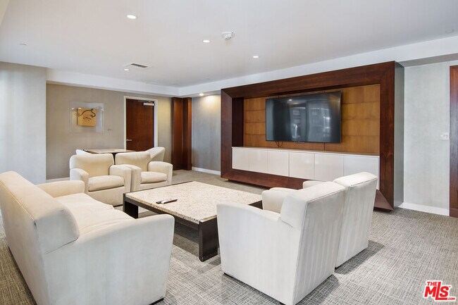 Building Photo - 13700 Marina Pointe Dr