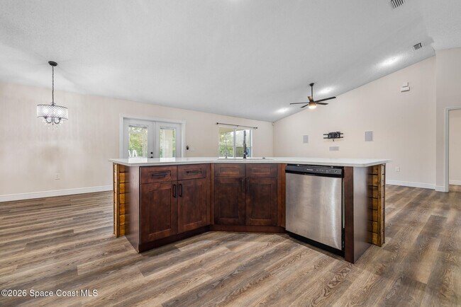 Building Photo - 1126 Ruby St SE