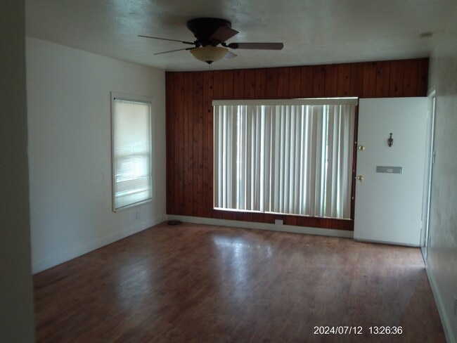 Building Photo - 916 12th St