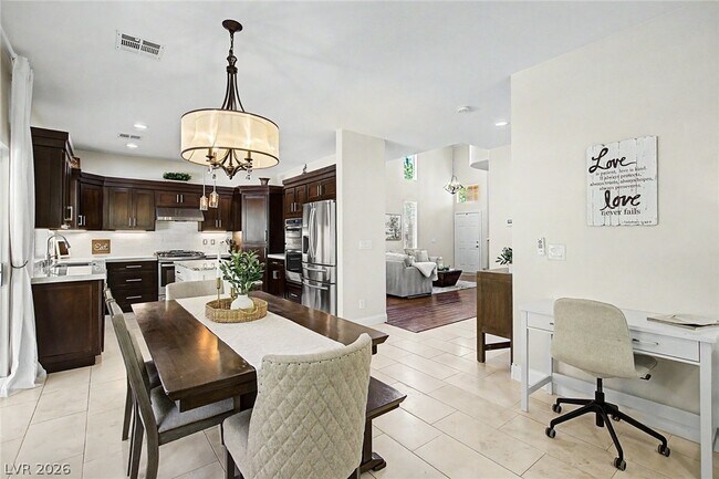 Building Photo - 2025 Shining Feather Ln