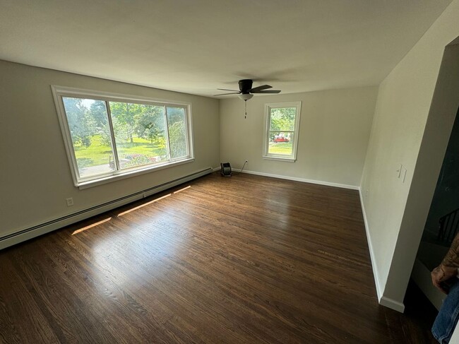 Building Photo - 1354 Amherst St