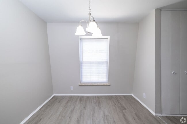 Interior Photo - Naveen Pine Apartments