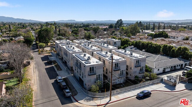 Building Photo - 15106 Roxford St