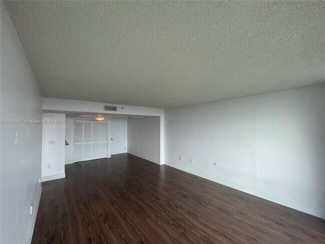 Building Photo - 650 West Ave