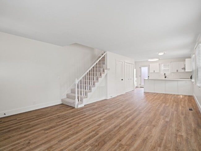 Building Photo - Completely Renovated 2BR, 1.5BA Duplex in West Nashville!