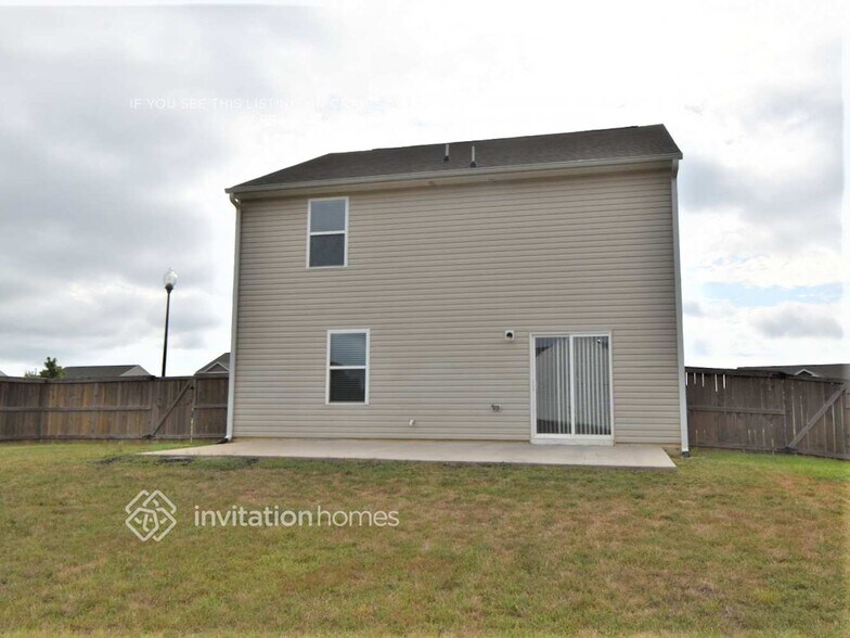 Building Photo - 860 Avery Pond Dr