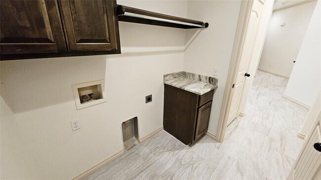 Building Photo - 1801 Savannah Ln