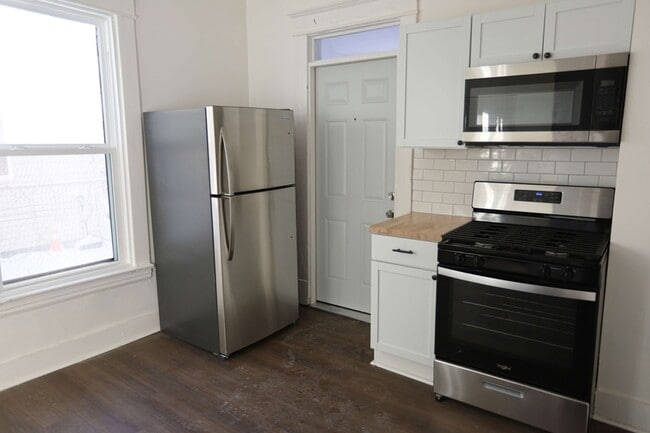 Building Photo - 1222 Wealthy St SE