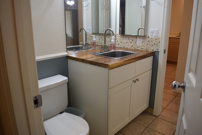 Building Photo - Maui Gardens ground floor unfurnished 2 bedroom 1.5 bath with pool and tennis court