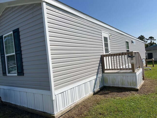 Building Photo - Pelican Point