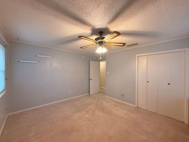 Building Photo - RENT REDUCTION - AVAILABLE NOW!